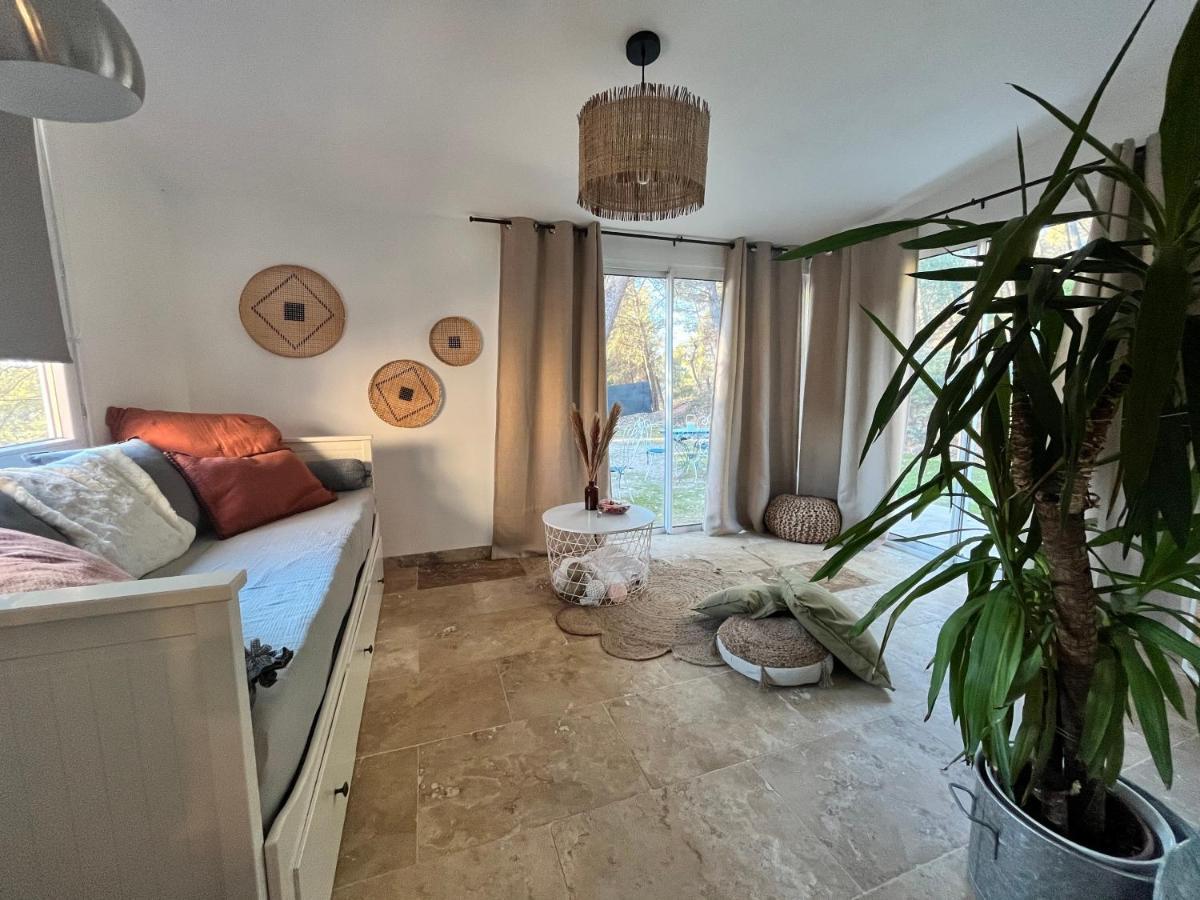 Maison Provencale Au Calme De La Campagne Avec Jacuzzi 普罗旺斯地区艾克斯 外观 照片