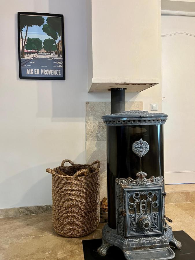 Maison Provencale Au Calme De La Campagne Avec Jacuzzi 普罗旺斯地区艾克斯 外观 照片