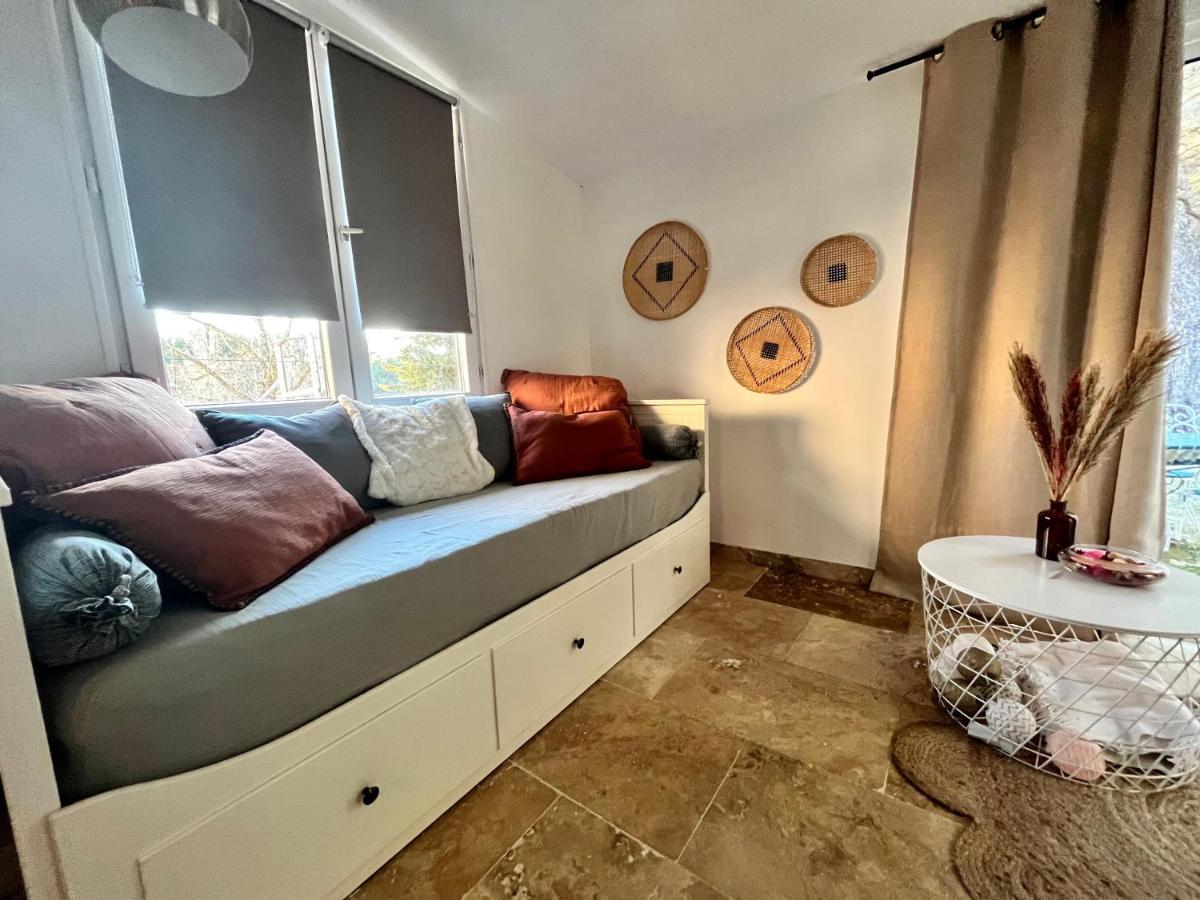 Maison Provencale Au Calme De La Campagne Avec Jacuzzi 普罗旺斯地区艾克斯 外观 照片