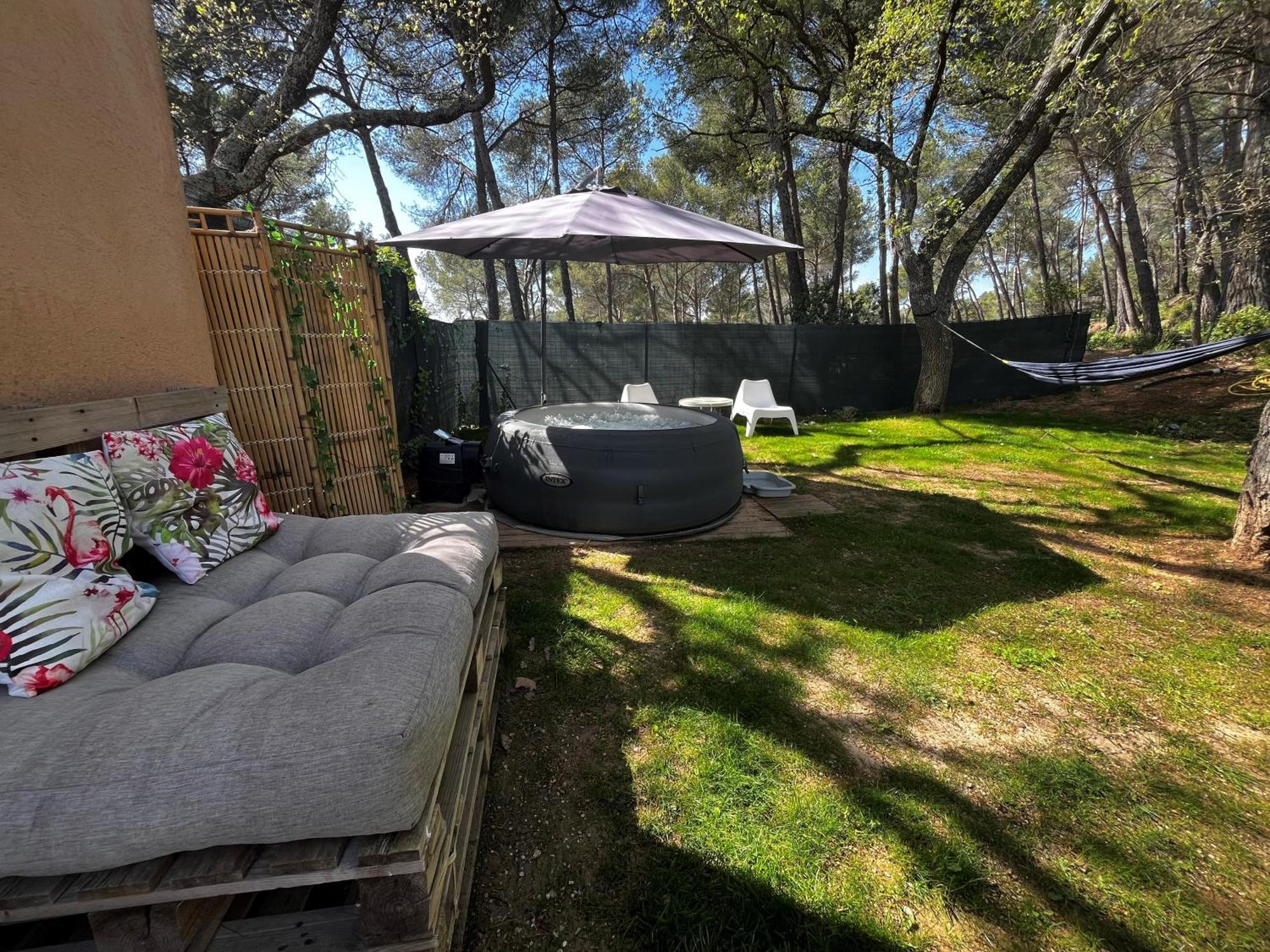 Maison Provencale Au Calme De La Campagne Avec Jacuzzi 普罗旺斯地区艾克斯 外观 照片
