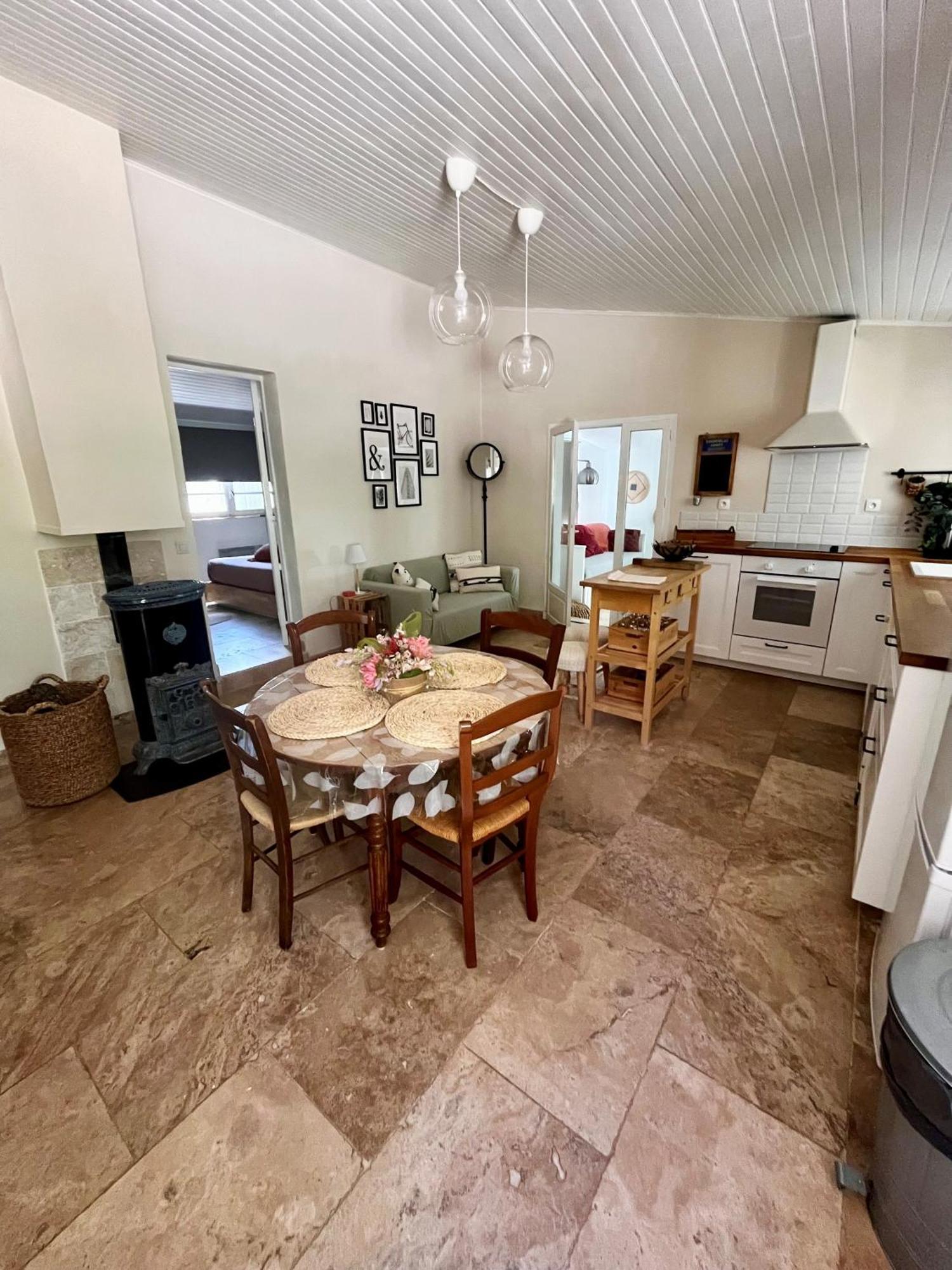 Maison Provencale Au Calme De La Campagne Avec Jacuzzi 普罗旺斯地区艾克斯 外观 照片