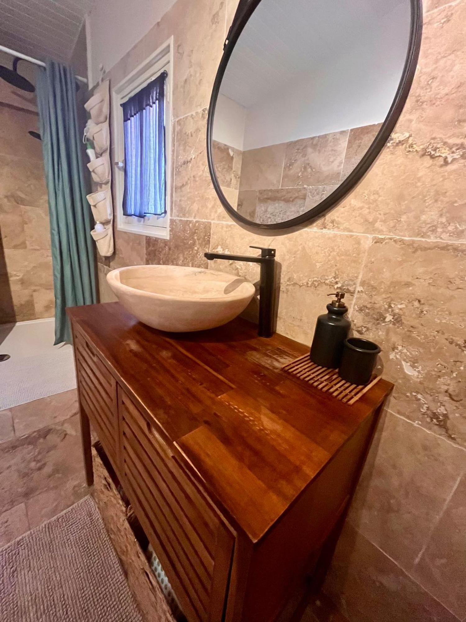 Maison Provencale Au Calme De La Campagne Avec Jacuzzi 普罗旺斯地区艾克斯 外观 照片