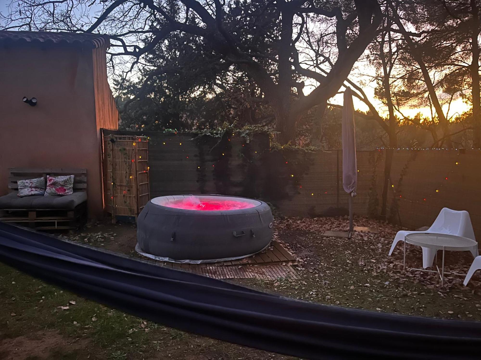 Maison Provencale Au Calme De La Campagne Avec Jacuzzi 普罗旺斯地区艾克斯 外观 照片
